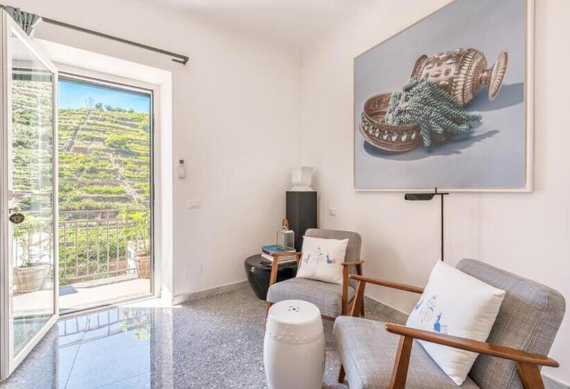 سوییت با چشم‌انداز دریا, La Torretta Lodge
