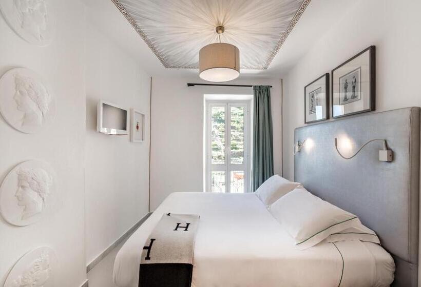 سوییت با چشم‌انداز دریا, La Torretta Lodge