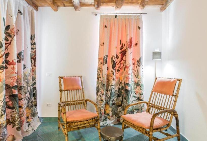 سوییت دوبلکس, La Torretta Lodge
