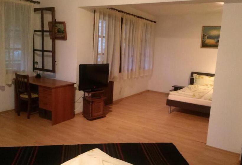 带阳台标准四人间, Villa Nasco