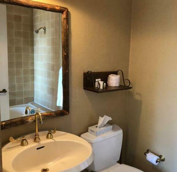 اتاق استاندارد با تخت دو نفره بزرگ, Mountain Home Inn