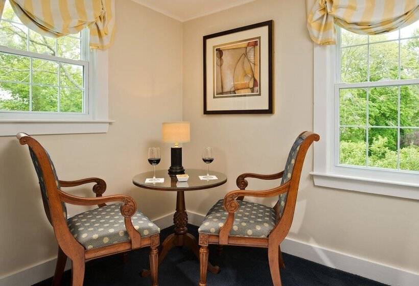 סוויטת ג'וניור נוף לגינה, The Inn At Cape Cod