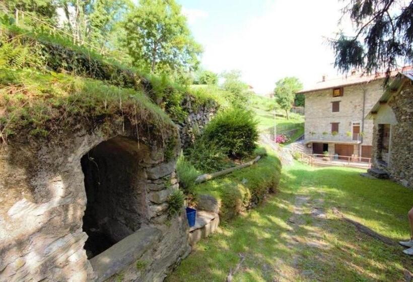 خانه 2 خوابه, L'antico Borgo