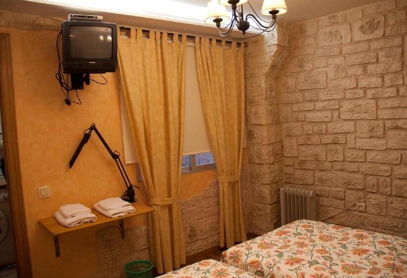 اتاق استاندارد با سرویس بهداشتی مشترک, Posada De Peregrinos