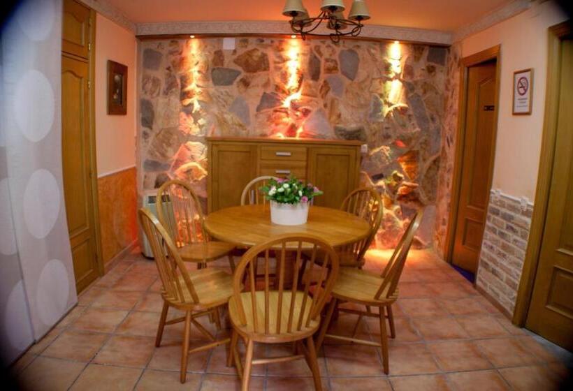 اتاق استاندارد با سرویس بهداشتی مشترک, Posada De Peregrinos