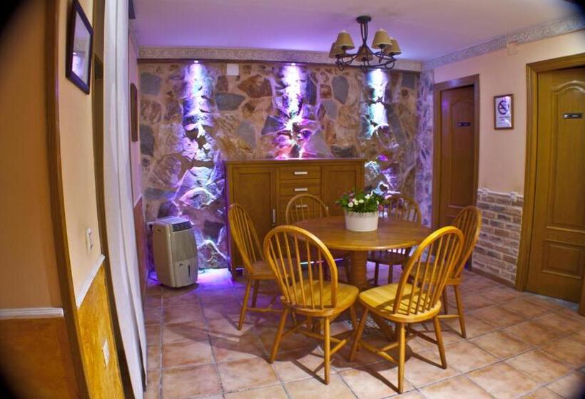 اتاق استاندارد با سرویس بهداشتی مشترک, Posada De Peregrinos