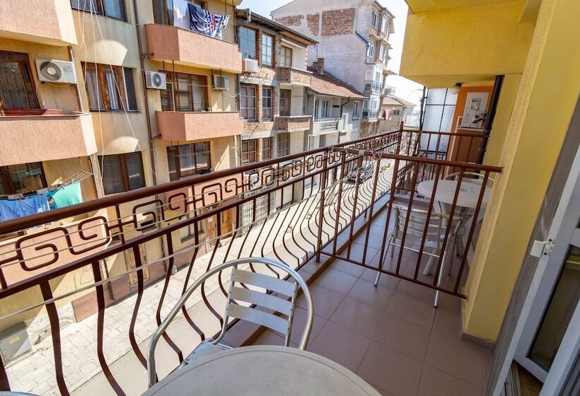 اتاق استاندارد سه تخته با بالکن, Fener Guest House