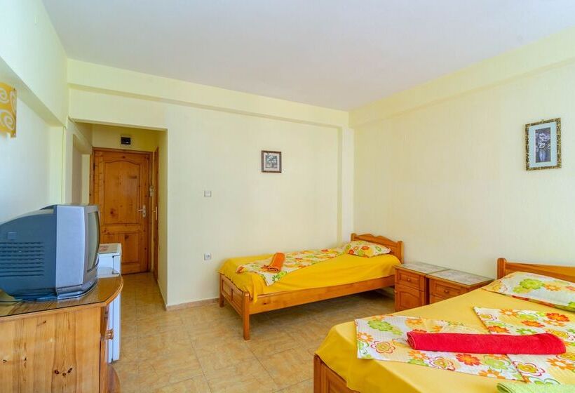 اتاق استاندارد سه تخته با بالکن, Fener Guest House