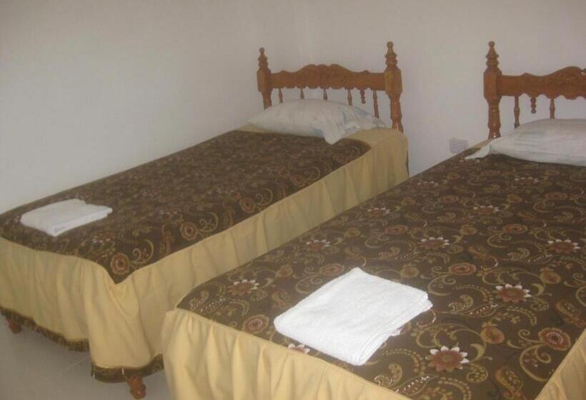 חדר סטנדרט לשלושה, Hostal Camiluz