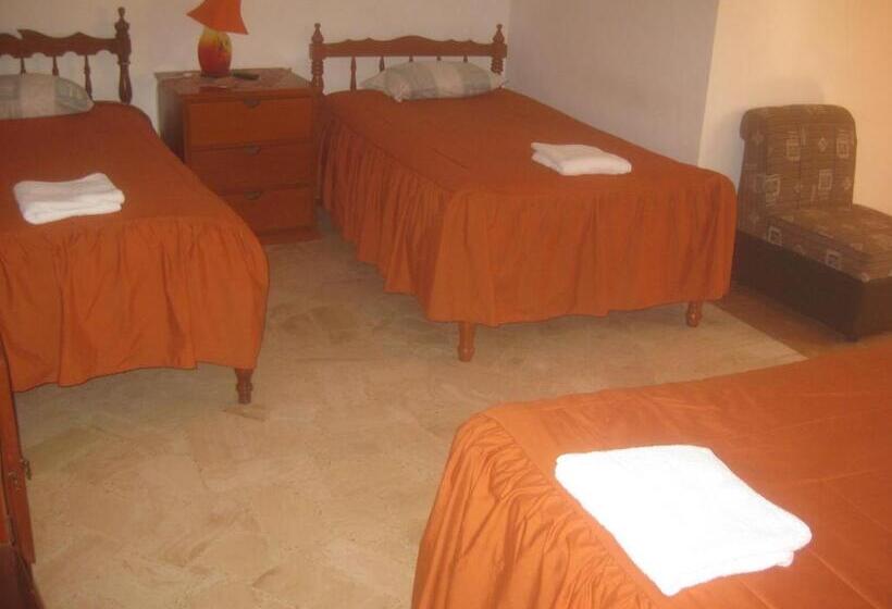 חדר סטנדרט לשלושה, Hostal Camiluz