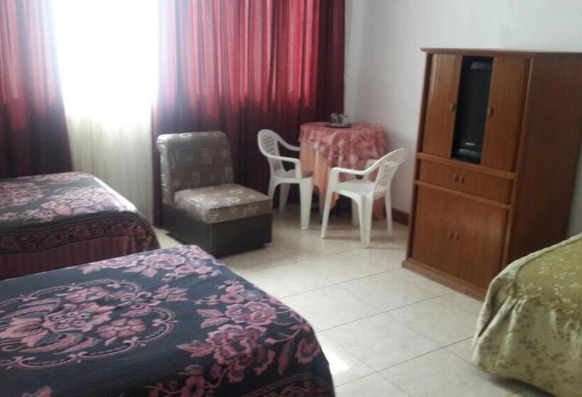 חדר סטנדרט לשלושה, Hostal Camiluz