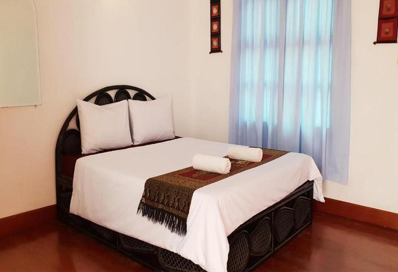 اتاق استاندارد, Smiley's Guesthouse