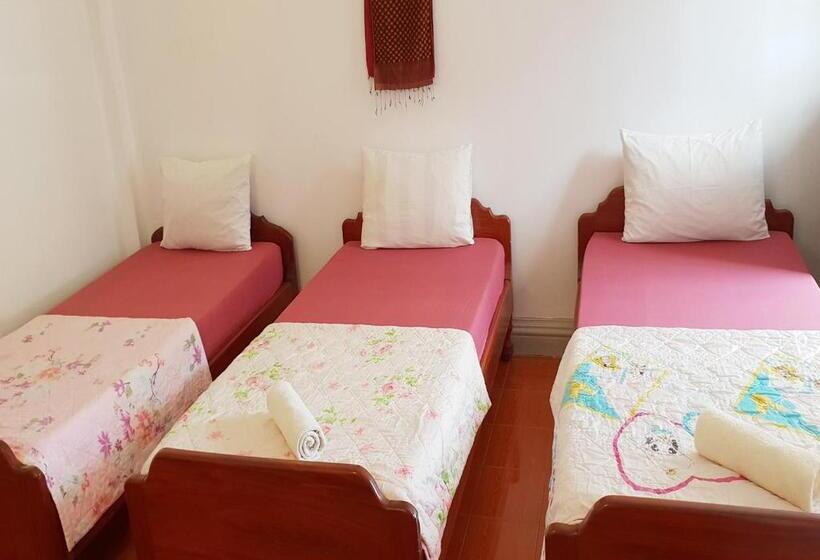 اتاق استاندارد سه نفره, Smiley's Guesthouse