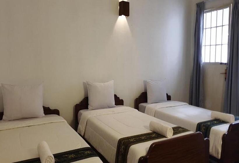اتاق استاندارد سه نفره, Smiley's Guesthouse