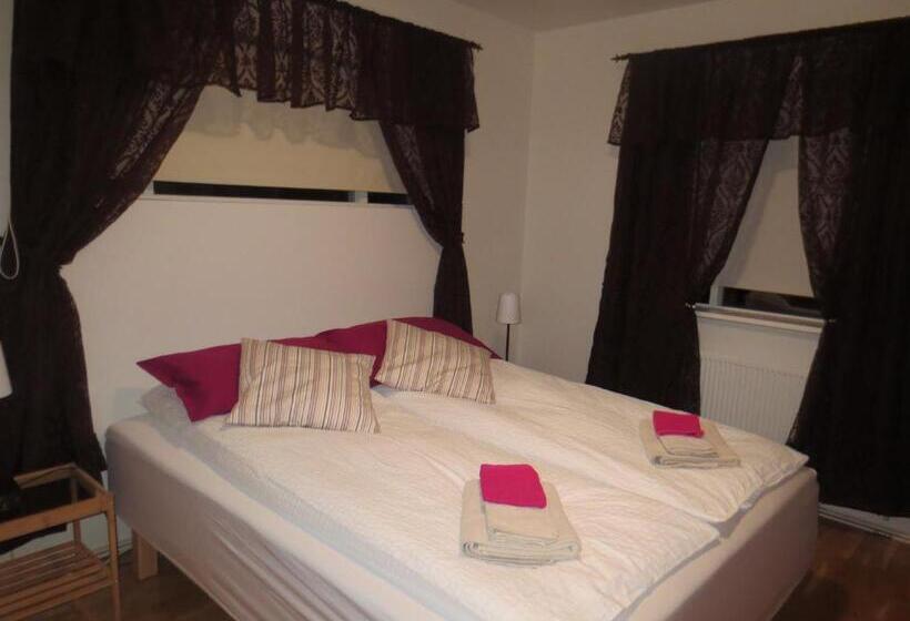 اتاق استاندارد با سرویس بهداشتی مشترک, Teigur Guesthouse