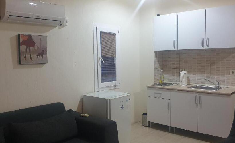 اتاق استاندارد چهار تخته با چشم‌انداز دریا, Aydeniz Apart