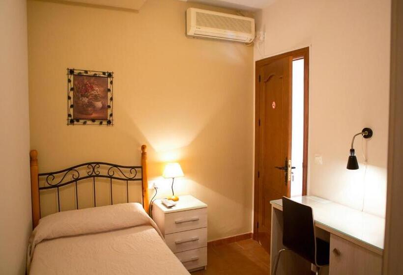اتاق استاندارد یک نفره, Pensión Y Apartamentos El Taxi