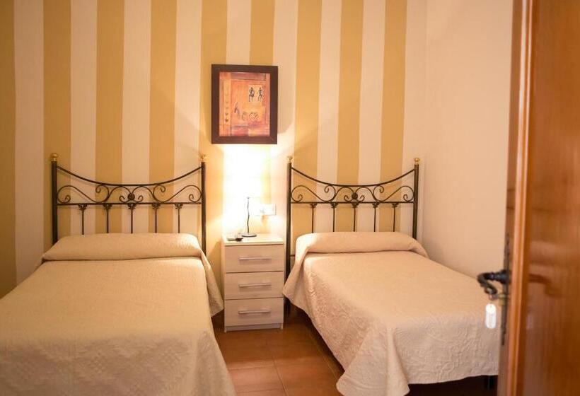 اتاق استاندارد, Pensión Y Apartamentos El Taxi