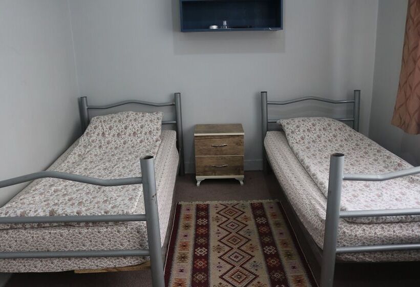 اتاق راحتی سه تخته, Zafer Hostel