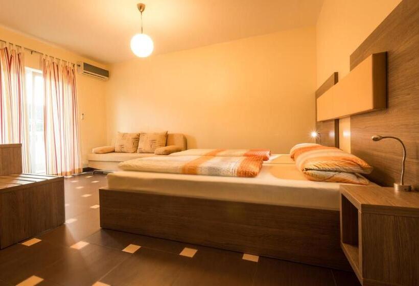 اتاق استاندارد چهار تخته با چشم‌انداز دریا, Guest House Villa Maslina Neum