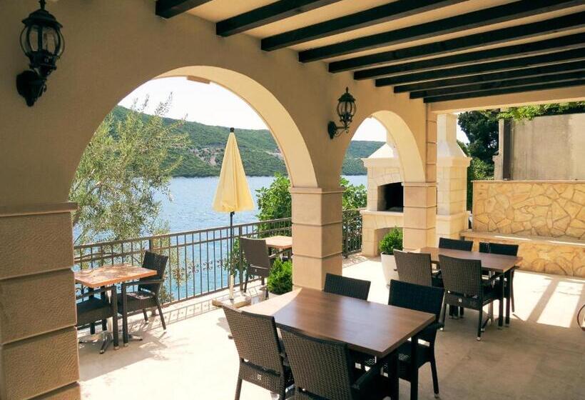 اتاق استاندارد چهار تخته با چشم‌انداز دریا, Guest House Villa Maslina Neum