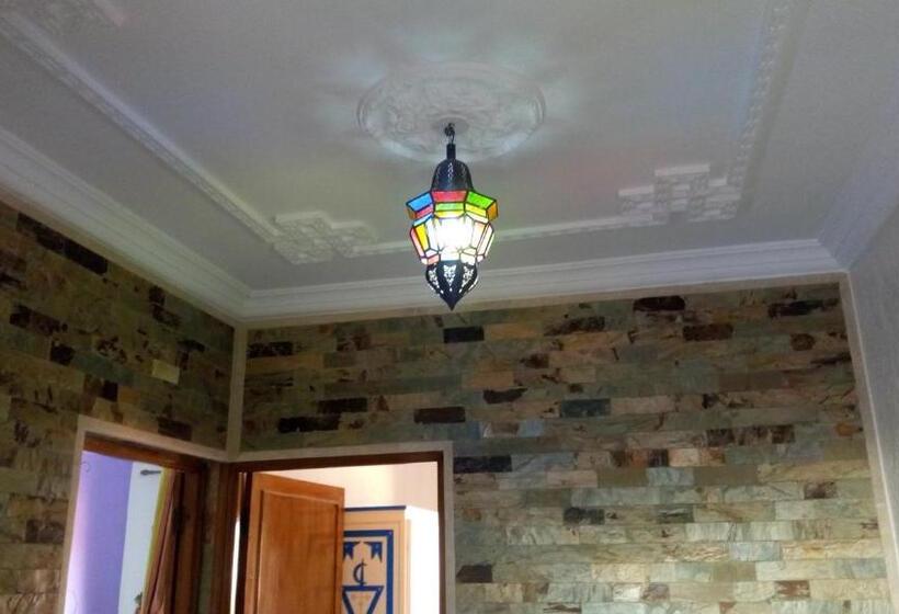 اتاق استاندارد با چشم‌انداز استخر, Mirleft Tayought Guest House