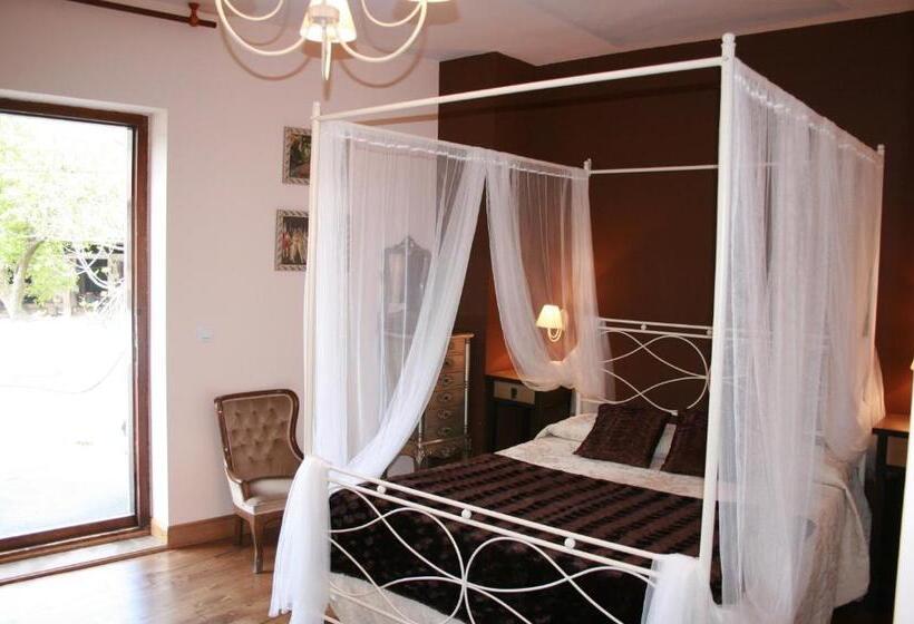 اتاق استاندارد سه نفره, Trisileja En Posada La Busta