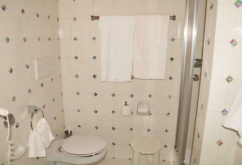 استودیوی استاندارد, Residence Adler