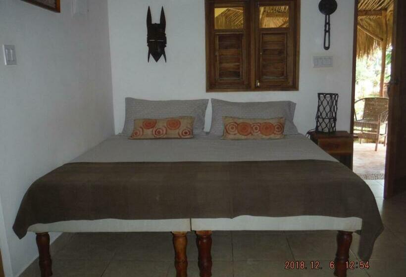 اتاق استاندارد با چشم‌انداز باغ, Kudehya Guesthouse