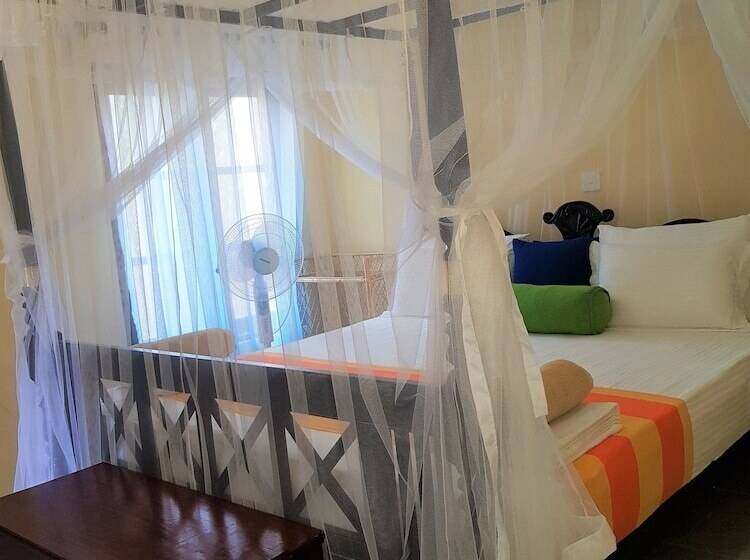 اتاق پریمیوم چهارنفره, Villa Gaetano Unawatuna