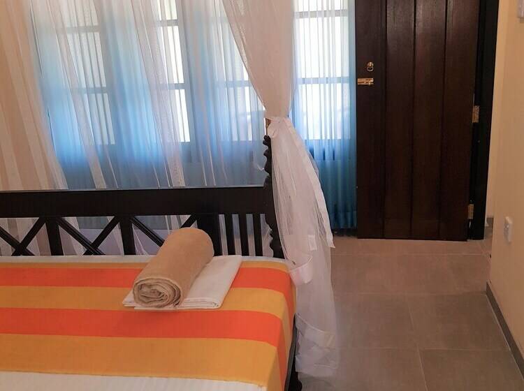 اتاق پریمیوم چهارنفره, Villa Gaetano Unawatuna