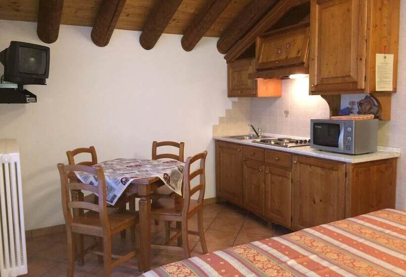 استودیو استاندارد با چشم‌انداز کوهستان, Residence Oberteil