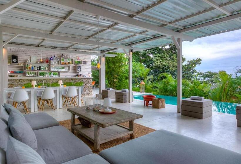 اتاق لوکس با چشم‌انداز دریا, Akwa Resorts Ocean View