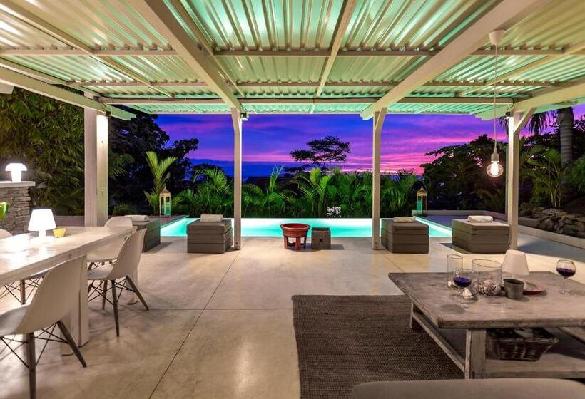 اتاق لوکس با چشم‌انداز دریا, Akwa Resorts Ocean View