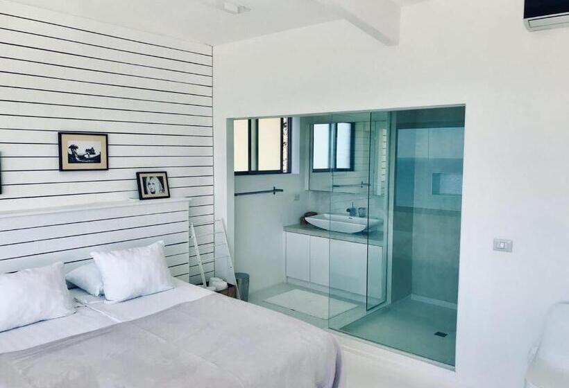 اتاق لوکس با چشم‌انداز دریا, Akwa Resorts Ocean View