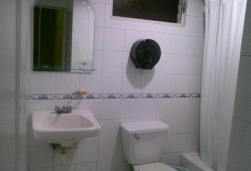 استودیو خانوادگی, Apartahotel Jardines Metropolitanos