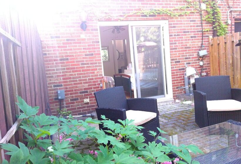 اتاق لوکس با چشم‌انداز باغ, Margie Townhome Suites
