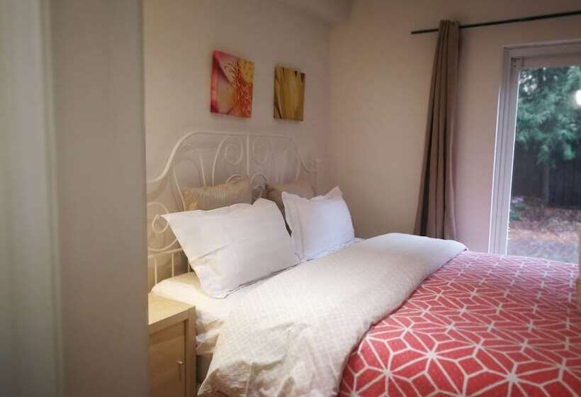 اتاق لوکس با چشم‌انداز باغ, Margie Townhome Suites