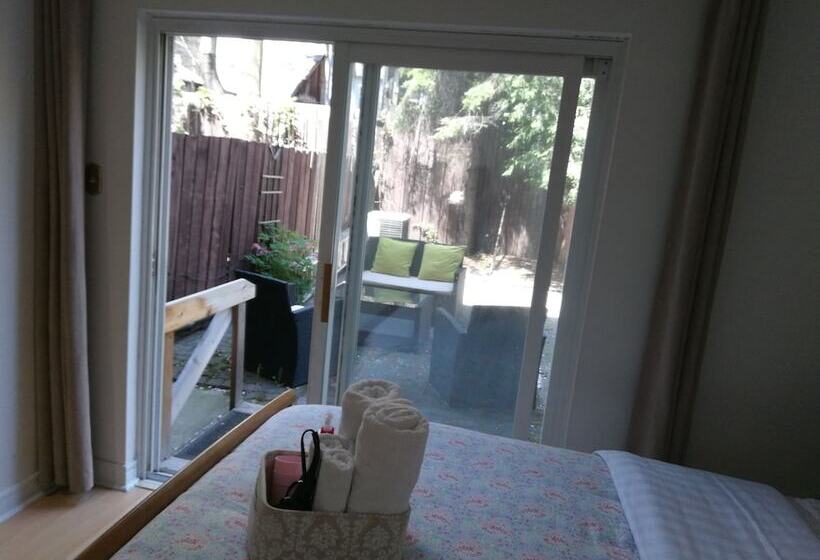 اتاق لوکس با چشم‌انداز باغ, Margie Townhome Suites