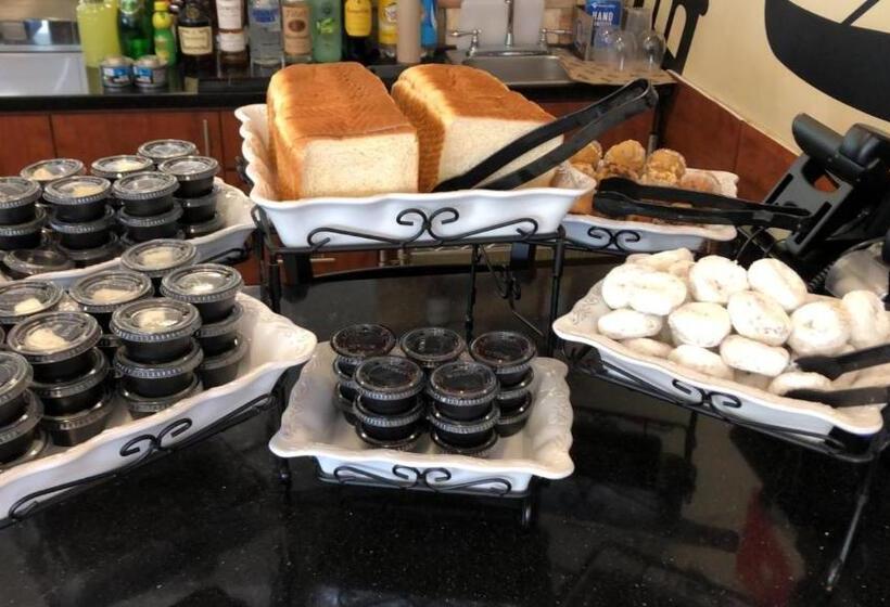 سوئیت با تخت بزرگ, Arecibo Inn