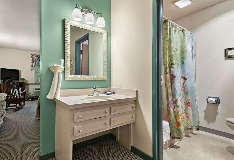 استودیوی استاندارد, Country Living Inn