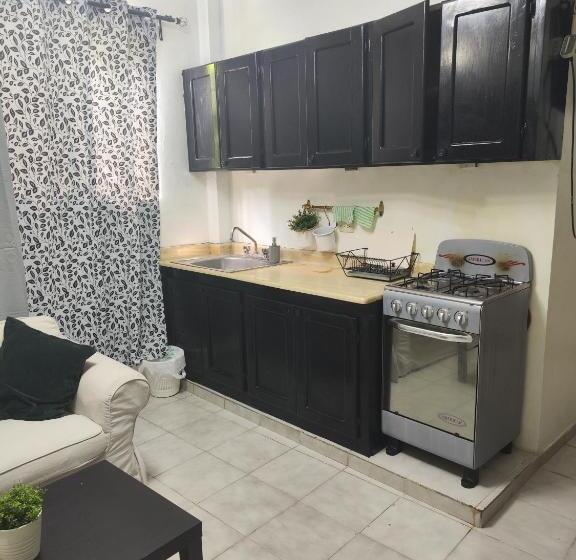 استودیوی لوکس, Aparthotel Genova