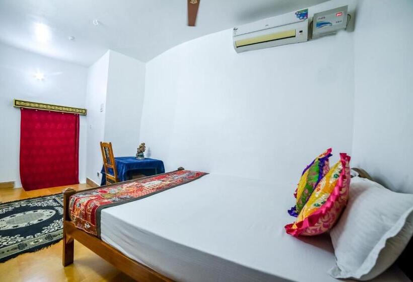 اتاق استاندارد, Mud Mirror Guesthouse