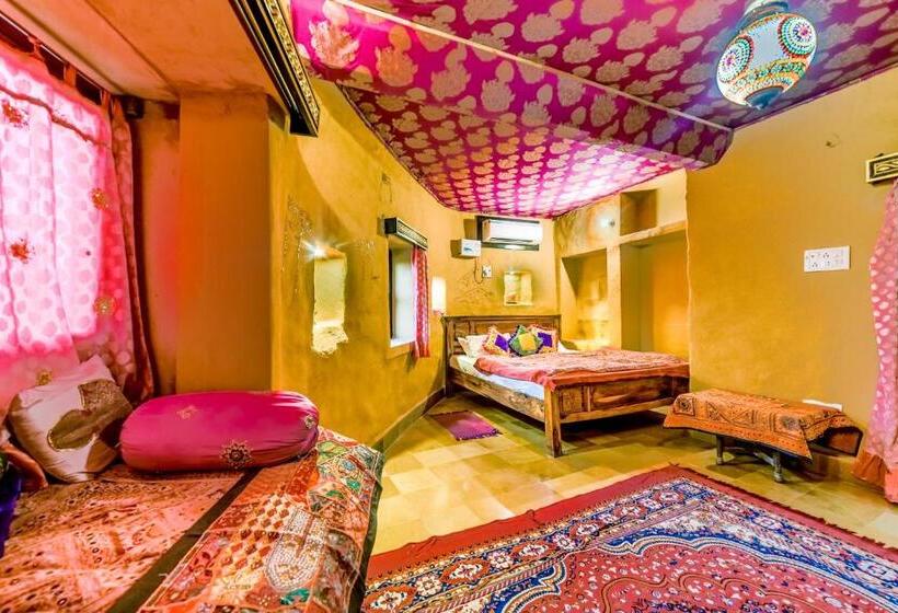 اتاق لوکس, Mud Mirror Guesthouse