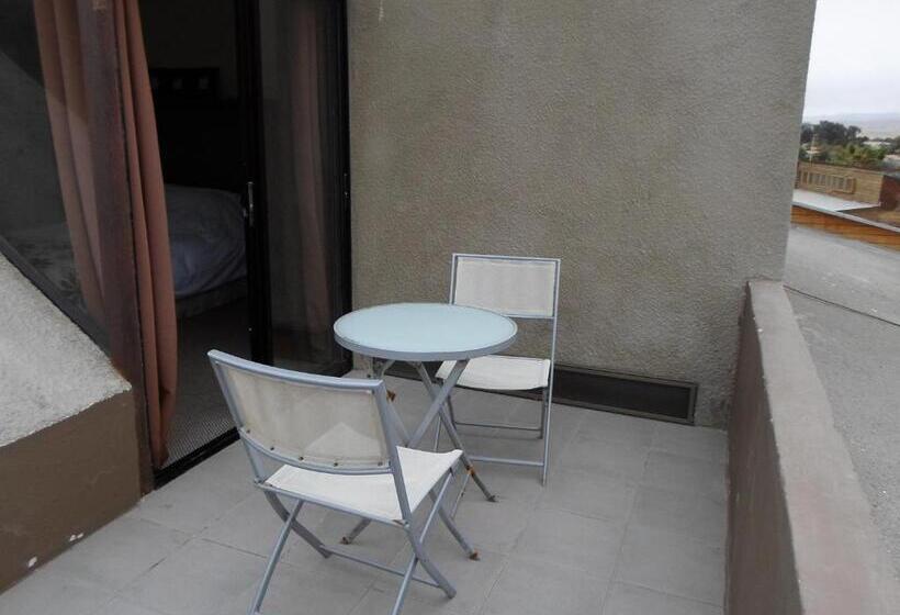 اتاق استاندارد با چشم‌انداز دریا, Nautel