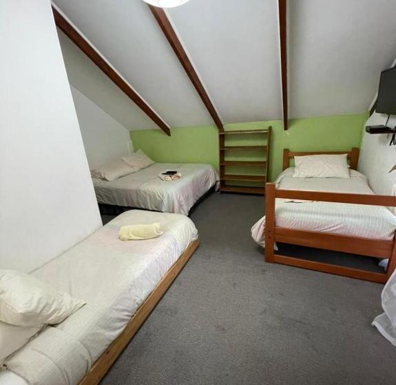 اتاق خانوادگی, Pucontours Hostal   Hostel