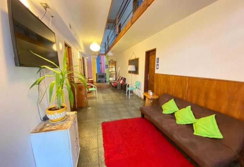 اتاق خانوادگی, Pucontours Hostal   Hostel