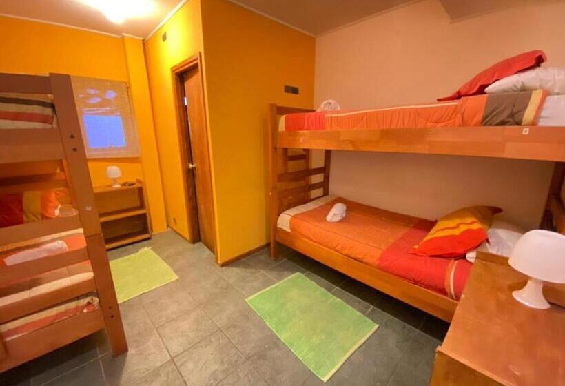 اتاق استاندارد چهار تخته, Pucontours Hostal   Hostel