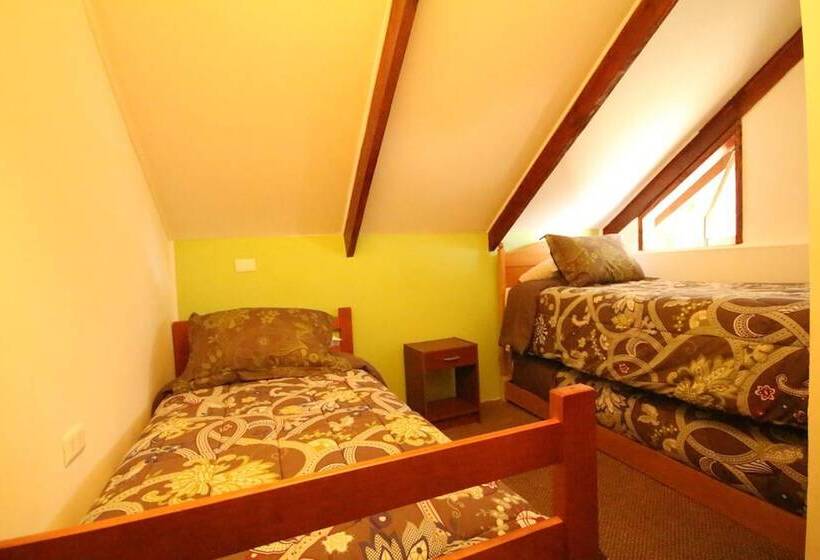 اتاق استاندارد سه نفره, Pucontours Hostal   Hostel