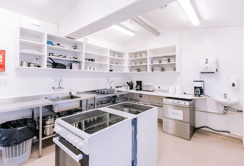 اتاق خانوادگی با سرویس بهداشتی مشترک, Hlid Hostel